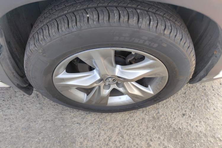 Used Toyota Highlander 2018 2.0T Four-Wheel Drive Prestige Version 7 Seats China VI Standard Right Front Wheel Hub
