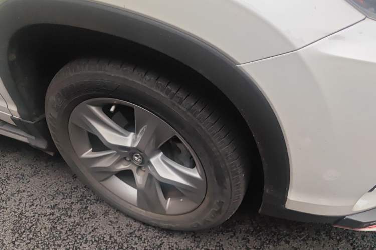 Used Toyota Highlander 2018 2.0T Four-Wheel Drive Prestige Version 7 Seats China VI Standard Right Front Wheel Hub