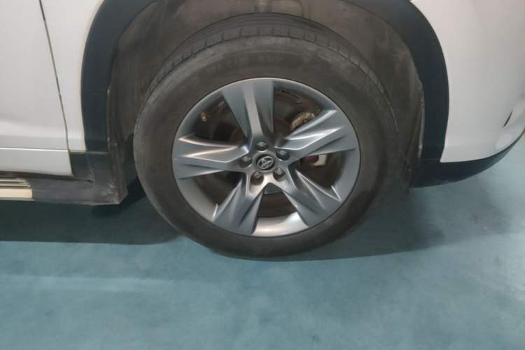 Used Toyota Highlander 2018 2.0T Four-Wheel Drive Prestige Version 7 Seats China VI Standard Right Front Wheel Hub