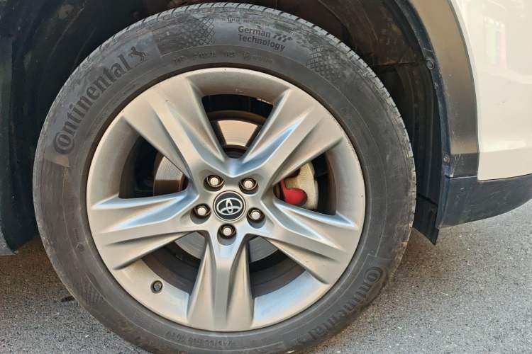 Used Toyota Highlander 2018 2.0T Four-Wheel Drive Supreme Edition 7-Seater China VI Right Front Wheel Hub