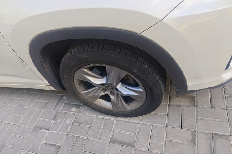 Used Toyota Highlander 2018 2.0T Four-Wheel Drive Prestige Version 7 Seats China V Emission Standard Right Front Wheel Hub