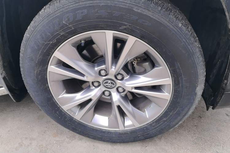 Used Toyota Highlander 2018 2.0T Two-Wheel Drive Elite Version 5 Seats China VI Standard Right Front Wheel Hub