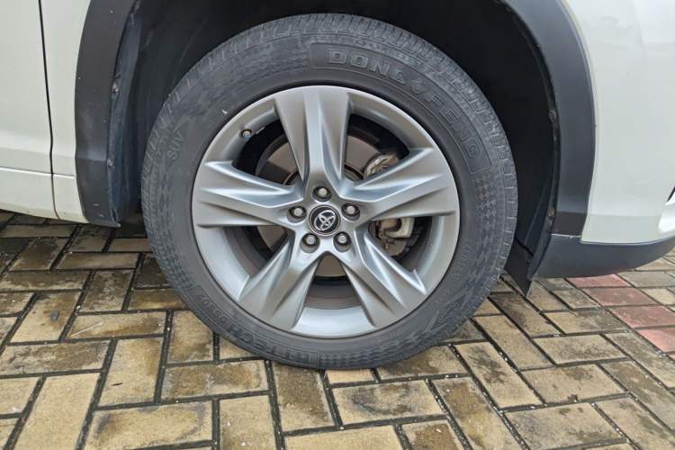 Used Toyota Highlander 2018 2.0T Four-Wheel Drive Luxury Version 7 Seats China VI Standard Right Front Wheel Hub