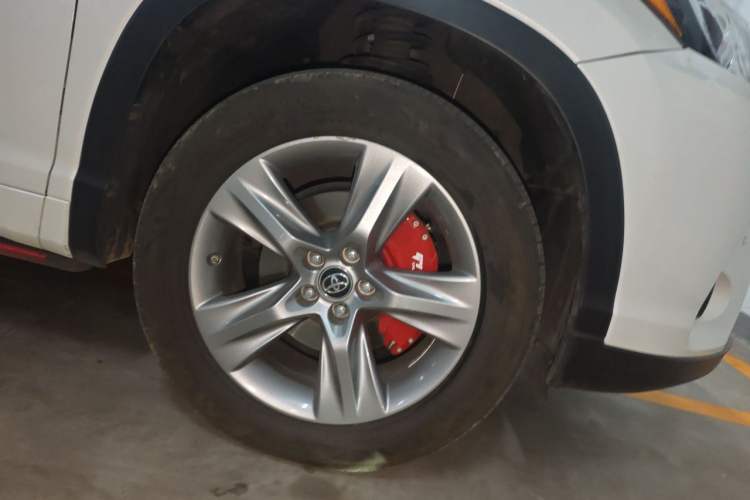 Used Toyota Highlander 2018 2.0T Four-Wheel Drive Prestige Version 7 Seats China VI Standard Right Front Wheel Hub