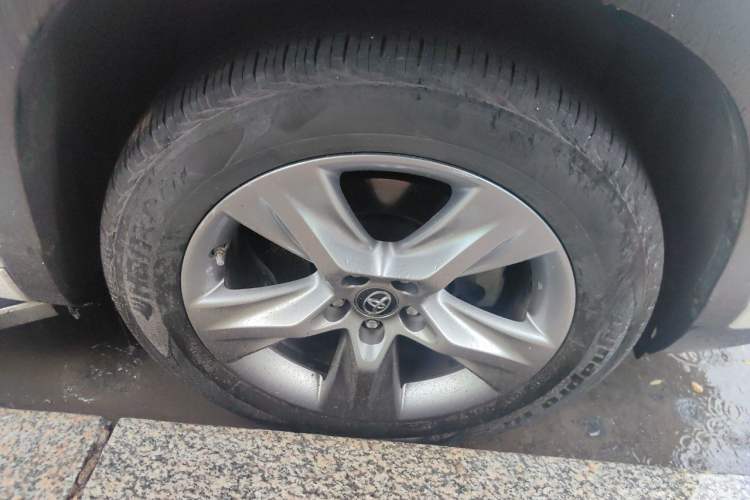 Used Toyota Highlander 2018 2.0T Four-Wheel Drive Luxury Version 7 Seats China VI Standard Right Front Wheel Hub