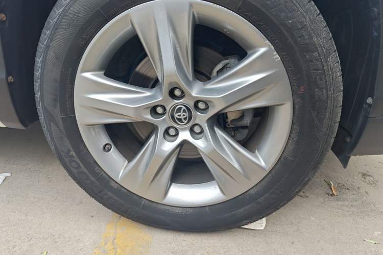 Used Toyota Highlander 2018 2.0T Four-Wheel Drive Supreme Edition 7-Seater China VI Right Front Wheel Hub