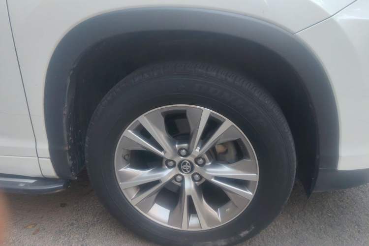 Used Toyota Highlander 2018 2.0T Four-Wheel Drive Elite Edition 7 Seats China VI Standard Right Front Wheel Hub