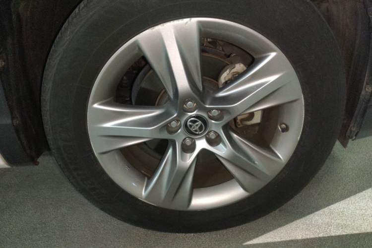 Used Toyota Highlander 2018 2.0T Four-Wheel Drive Luxury Version 7 Seats China VI Standard Right Front Wheel Hub
