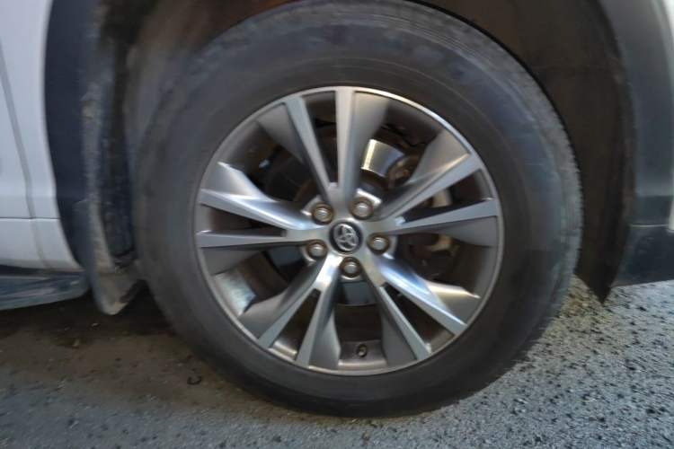 Used Toyota Highlander 2018 2.0T Four-Wheel Drive Elite Edition 7 Seats China VI Standard Right Front Wheel Hub