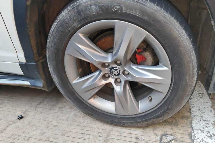 Used Toyota Highlander 2018 2.0T Four-Wheel Drive Supreme Edition 7-Seater China VI Right Front Wheel Hub