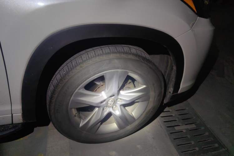 Used Toyota Highlander 2018 2.0T Four-Wheel Drive Prestige Version 7 Seats China VI Standard Right Front Wheel Hub