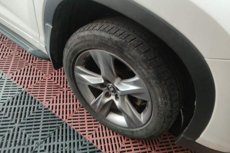 Used Toyota Highlander 2018 2.0T Four-Wheel Drive Luxury Version 7 Seats China VI Standard Right Front Wheel Hub