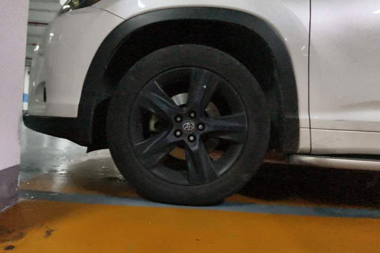 Used Toyota Highlander 2018 2.0T Four-Wheel Drive Knight Edition 7 Seats China VI Standard Right Front Wheel Hub