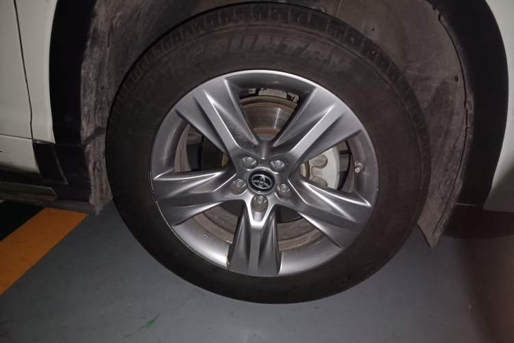 Used Toyota Highlander 2018 2.0T Four-Wheel Drive Luxury Version 7 Seats China VI Standard Right Front Wheel Hub
