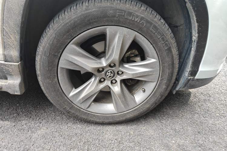 Used Toyota Highlander 2018 2.0T Four-Wheel Drive Prestige Version 7 Seats China VI Standard Right Front Wheel Hub