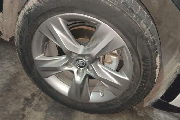 Used Toyota Highlander 2018 2.0T Four-Wheel Drive Supreme Edition 7-Seater China VI Right Front Wheel Hub