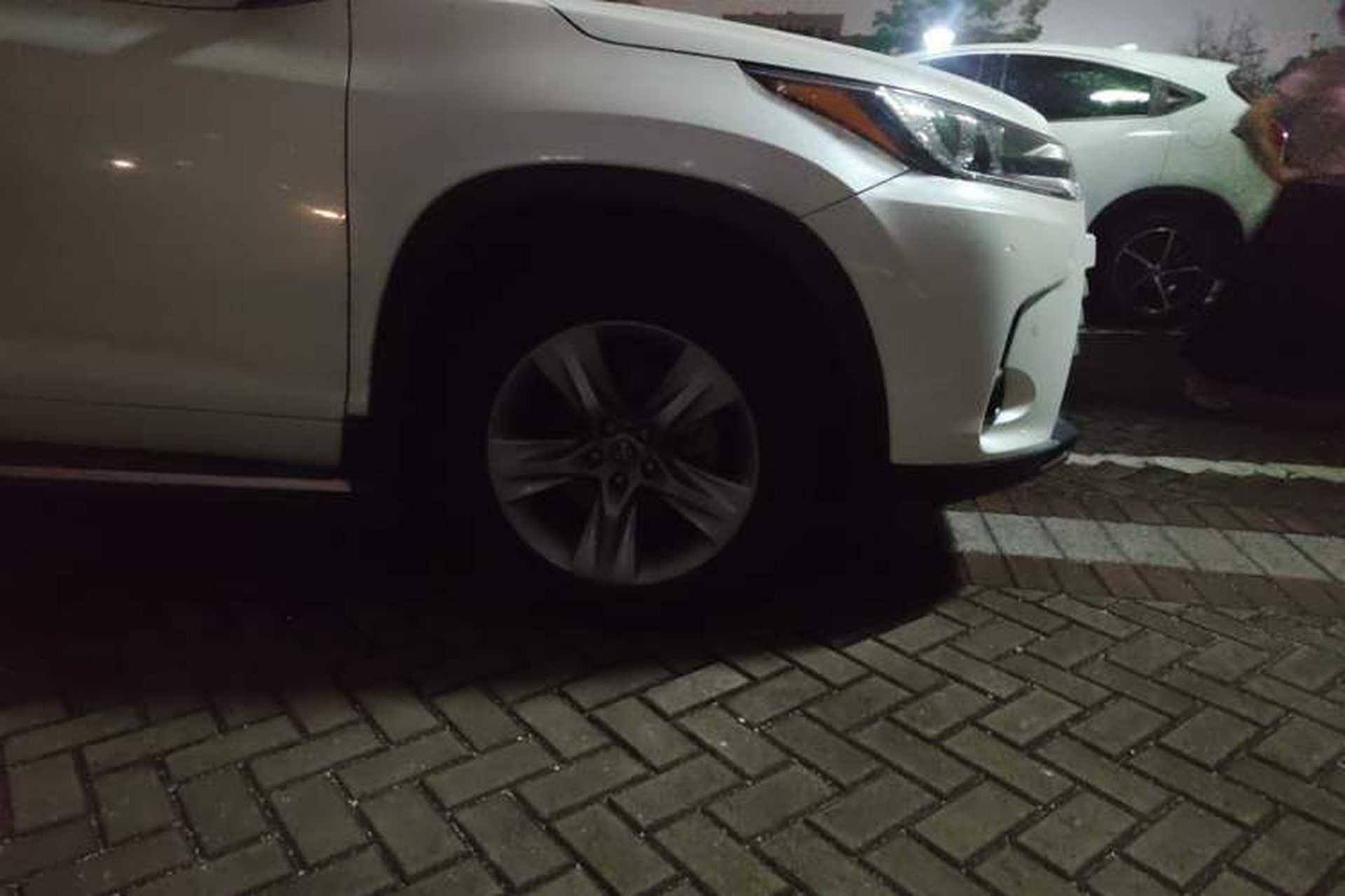 Used Toyota Highlander 2018 2.0T Two-Wheel Drive Luxury Edition 7 Seats China VI Standard Right Front Wheel Hub