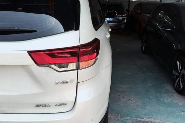 Used Toyota Highlander 2018 2.0T Four-Wheel Drive Prestige Version 7 Seats China V Emission Standard Right Rear Taillight