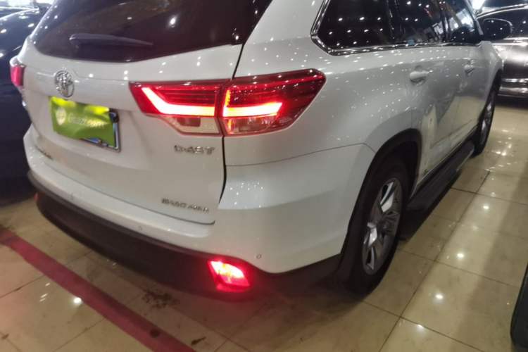 Used Toyota Highlander 2018 2.0T Four-Wheel Drive Luxury Version 7 Seats China VI Standard Right Rear Taillight