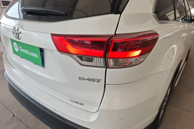Used Toyota Highlander 2018 2.0T Two-Wheel-Drive Luxury Edition 7 Seats Emission Standard China V Right Rear Taillight