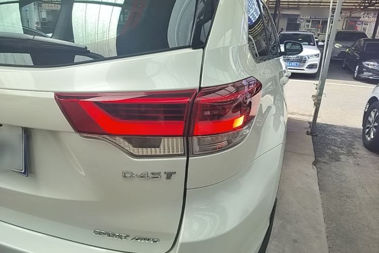 Used Toyota Highlander 2018 2.0T Four-Wheel Drive Luxury Edition 7 Seats China V Emission Standard Right Rear Taillight