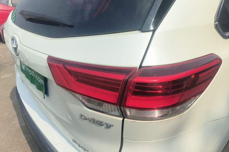 Used Toyota Highlander 2018 2.0T Four-Wheel Drive Luxury Version 7 Seats China VI Standard Right Rear Taillight
