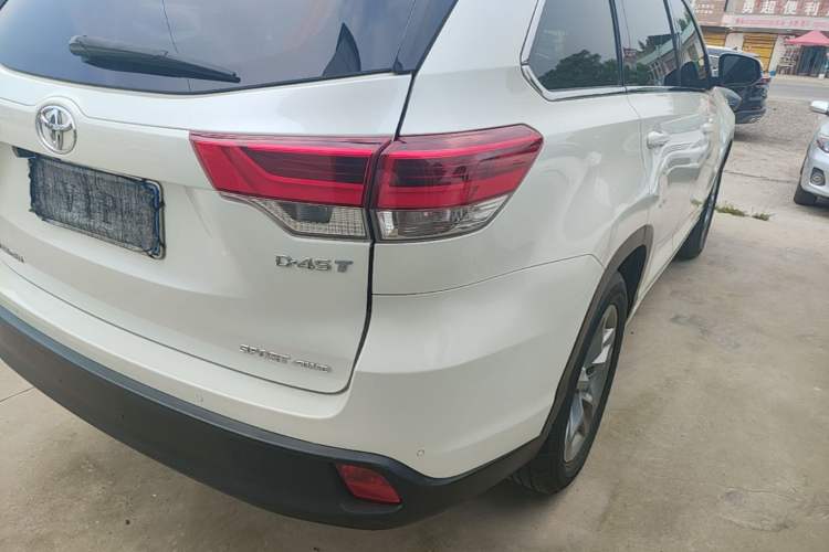 Used Toyota Highlander 2018 2.0T Four-Wheel Drive Luxury Edition 7 Seats China V Emission Standard Right Rear Taillight