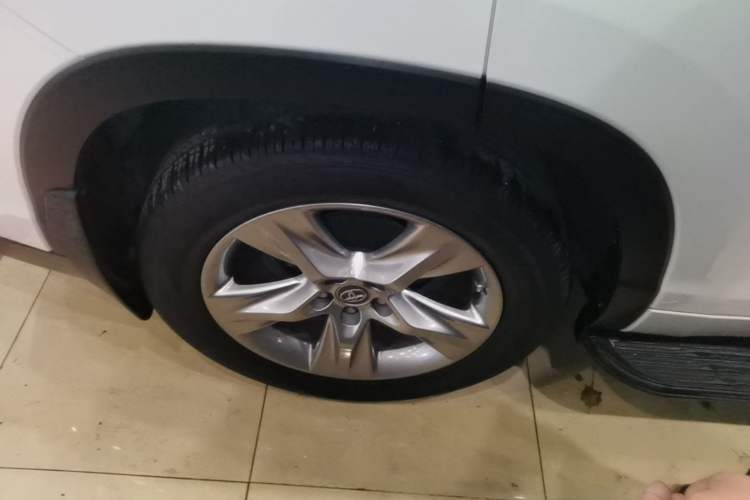 Used Toyota Highlander 2018 2.0T Four-Wheel Drive Luxury Version 7 Seats China VI Standard Right Rear Wheel Hub