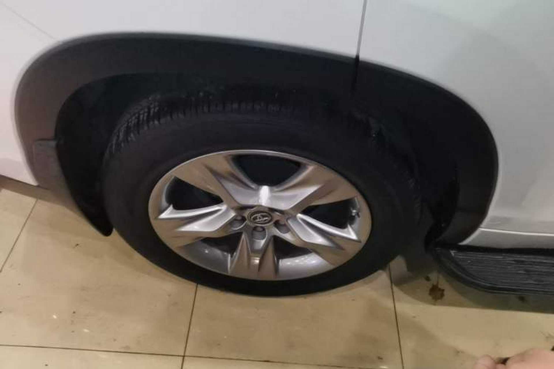 Used Toyota Highlander 2018 2.0T Four-Wheel Drive Luxury Version 7 Seats China VI Standard Right Rear Wheel Hub