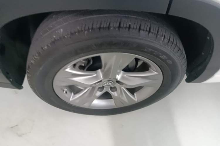 Used Toyota Highlander 2018 2.0T Four-Wheel Drive Luxury Version 7 Seats China VI Standard Right Rear Wheel Hub