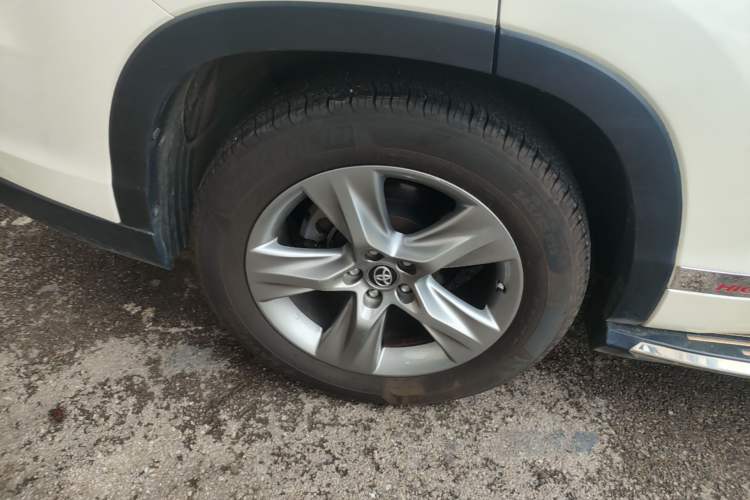 Used Toyota Highlander 2018 2.0T Four-Wheel Drive Ultimate Edition 7-Seater Emission Standard China V Right Rear Wheel Hub