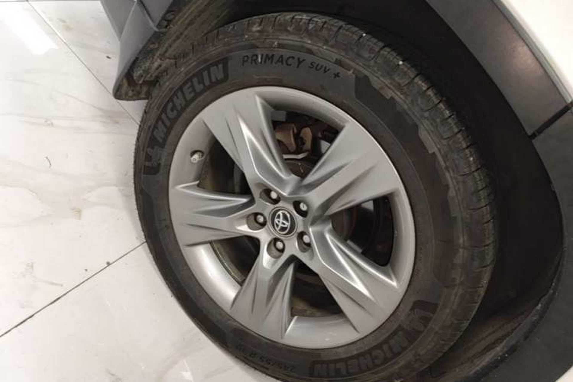 Used Toyota Highlander 2018 2.0T Four-Wheel Drive Luxury Version 7 Seats China VI Standard Right Rear Wheel Hub