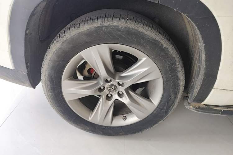 Used Toyota Highlander 2018 2.0T Four-Wheel Drive Luxury Version 7 Seats China VI Standard Right Rear Wheel Hub
