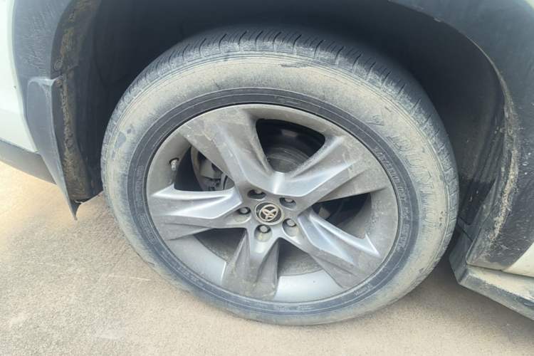 Used Toyota Highlander 2018 2.0T Four-Wheel Drive Luxury Version 7 Seats China VI Standard Right Rear Wheel Hub