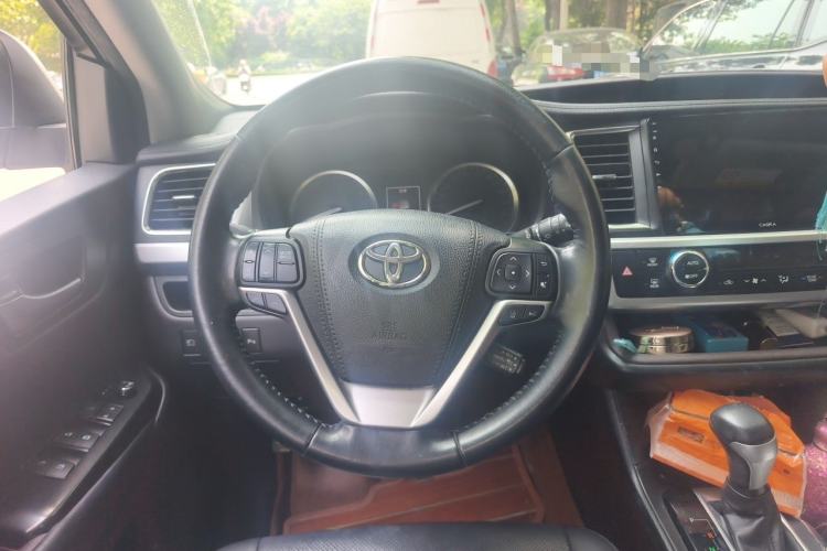 Used Toyota Highlander 2018 2.0T Four-Wheel Drive Luxury Edition 7 Seats China V Emission Standard Steering Wheel