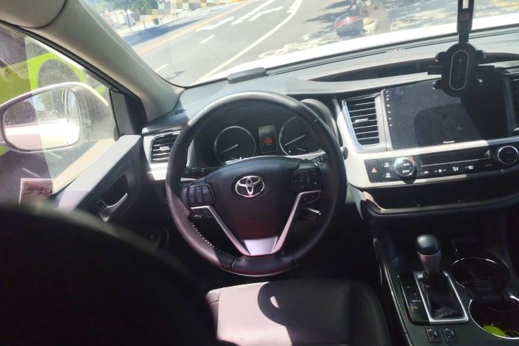 Used Toyota Highlander 2018 2.0T Four-Wheel Drive Luxury Edition 7 Seats China V Emission Standard Steering Wheel