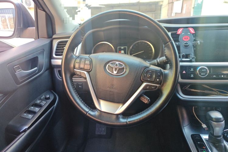 Used Toyota Highlander 2018 2.0T Four-Wheel Drive Luxury Version 7 Seats China VI Standard Steering Wheel