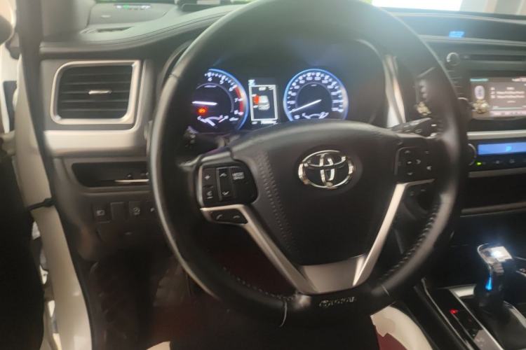 Used Toyota Highlander 2018 2.0T Four-Wheel Drive Luxury Edition 7 Seats China V Emission Standard Steering Wheel