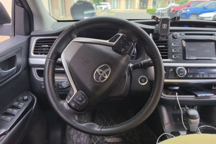 Used Toyota Highlander 2018 2.0T Four-Wheel Drive Luxury Edition 7 Seats China V Emission Standard Steering Wheel