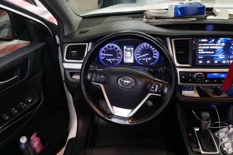 Used Toyota Highlander 2018 2.0T Four-Wheel Drive Prestige Version 7 Seats China VI Standard Steering Wheel