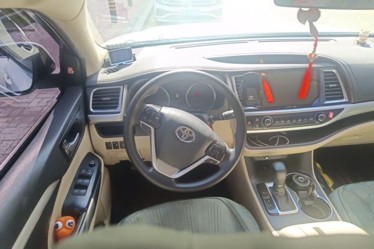 Used Toyota Highlander 2018 2.0T Four-Wheel Drive Elite Edition 7 Seats China VI Standard Steering Wheel