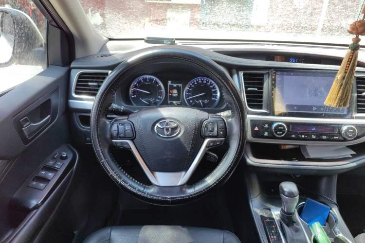 Used Toyota Highlander 2018 2.0T Four-Wheel Drive Luxury Edition 7 Seats China V Emission Standard Steering Wheel