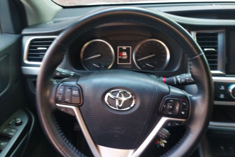 Used Toyota Highlander 2018 2.0T Four-Wheel Drive Prestige Version 7 Seats China V Emission Standard Steering Wheel