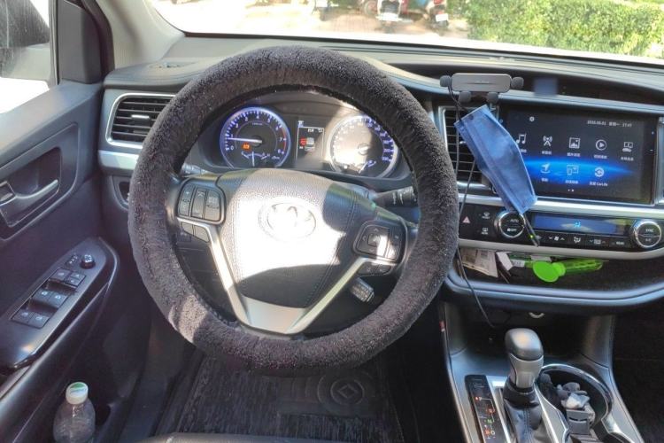 Used Toyota Highlander 2018 2.0T Four-Wheel Drive Prestige Version 7 Seats China VI Standard Steering Wheel