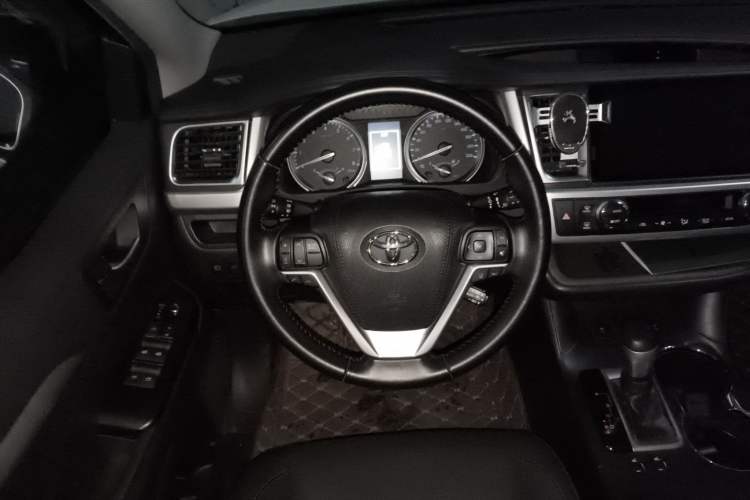 Used Toyota Highlander 2018 2.0T Four-Wheel Drive Prestige Version 7 Seats China V Emission Standard Steering Wheel