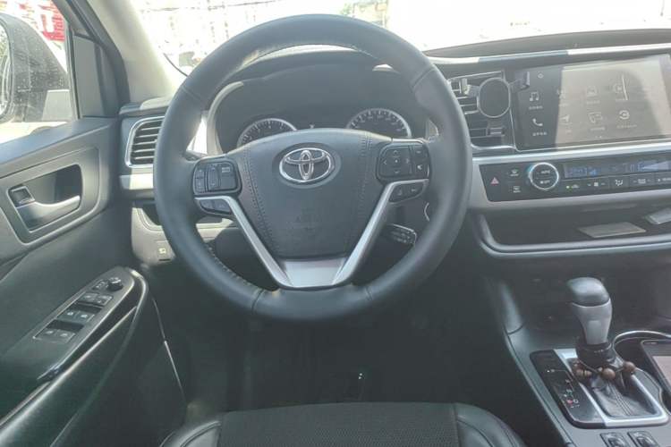 Used Toyota Highlander 2018 2.0T Four-Wheel Drive Prestige Version 7 Seats China V Emission Standard Steering Wheel