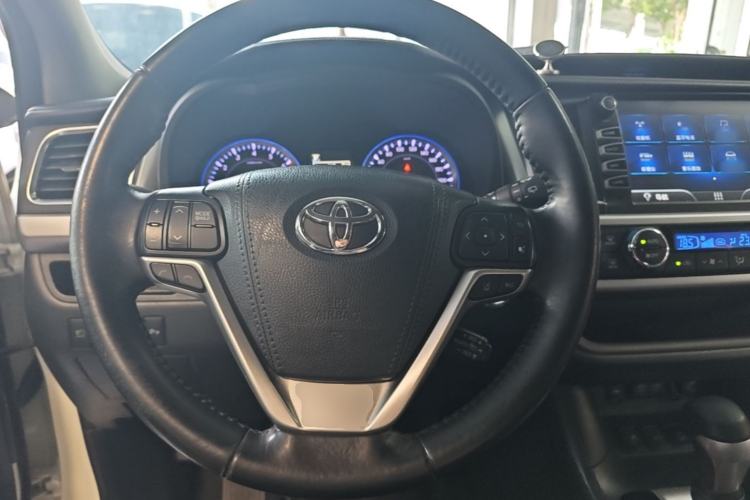 Used Toyota Highlander 2018 2.0T Four-Wheel Drive Luxury Version 7 Seats China VI Standard Steering Wheel