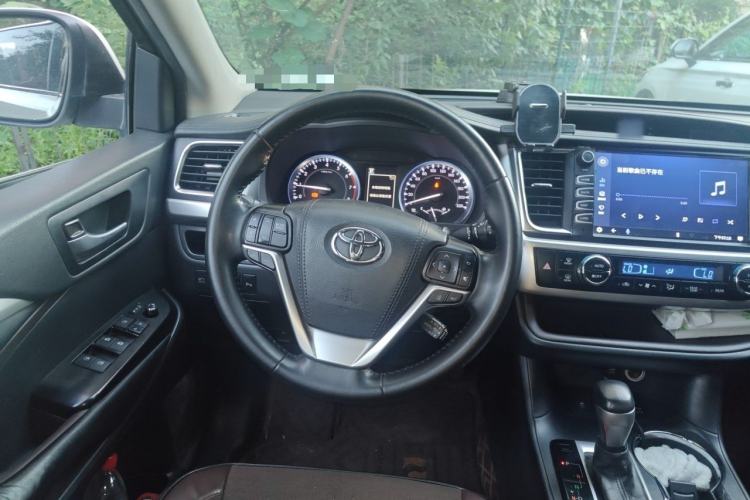 Used Toyota Highlander 2018 2.0T Four-Wheel Drive Luxury Version 7 Seats China VI Standard Steering Wheel