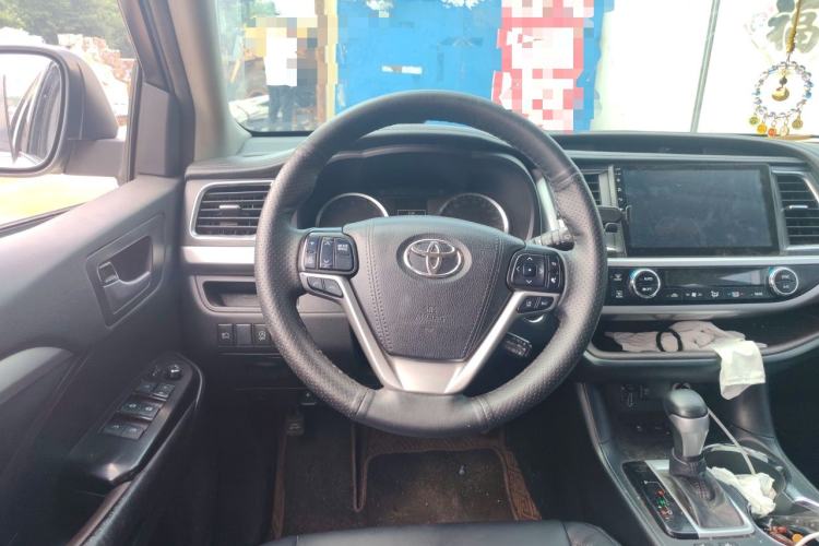 Used Toyota Highlander 2018 2.0T Two-Wheel-Drive Luxury Edition 7 Seats Emission Standard China V Steering Wheel
