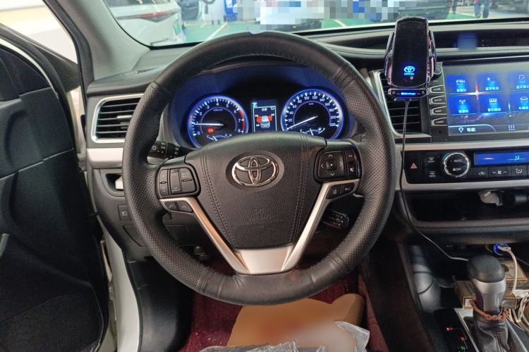 Used Toyota Highlander 2018 2.0T Four-Wheel Drive Luxury Version 7 Seats China VI Standard Steering Wheel